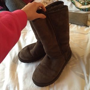 Brown tall Uggs