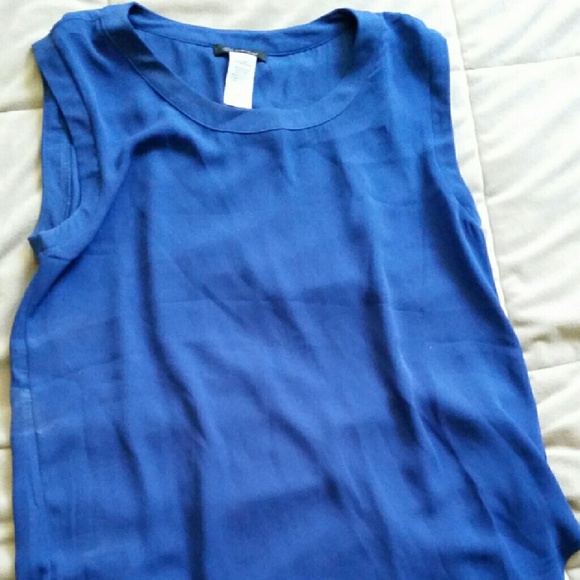 Beautiful long flowy top!