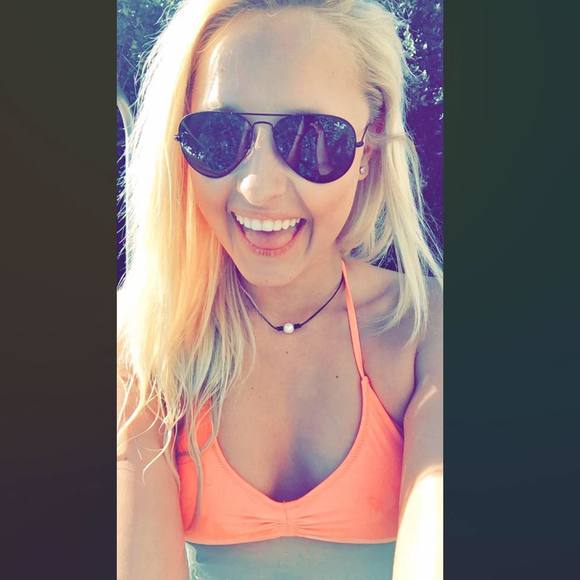 Meet your Posher, Kendall - Picture 1 of 1