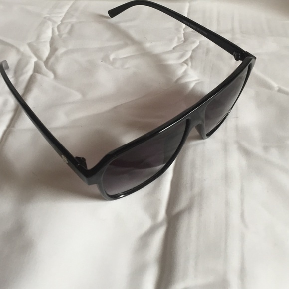 Jet black sunglasses - Picture 2 of 3