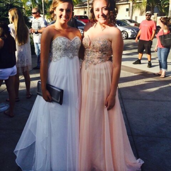 Stunning white strapless prom dress - Picture 1 of 4