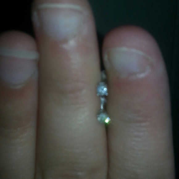 Diamond earrings new 25$