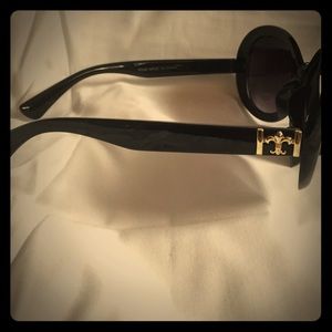JetBlack sunglasses crown on side uv400
