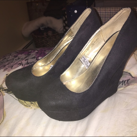 Black Wedge