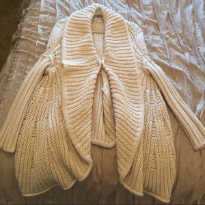 TheCue cream sweater.