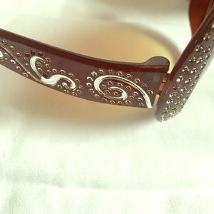 Brown ringtone big sun glasses