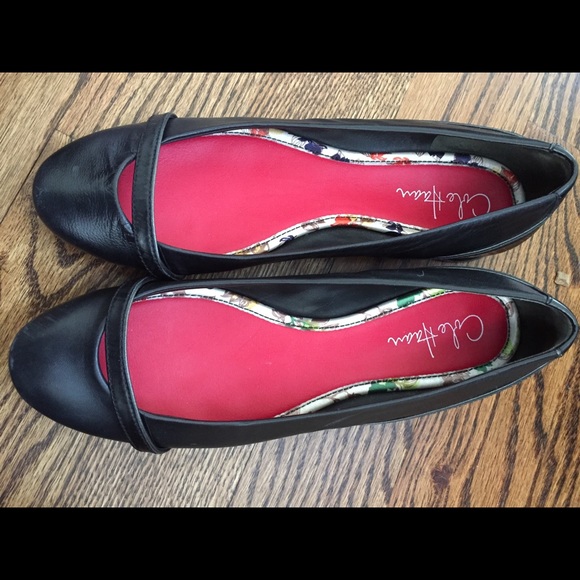 Gorgeous Cole Haan black leather flats sz 8!