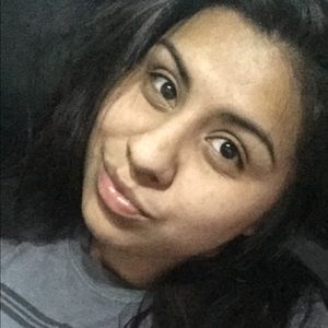 Meet your Posher, Dayana