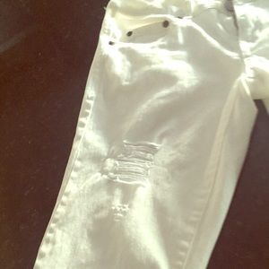 White SO jeans