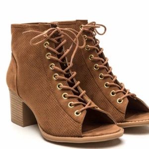 Lace up chunky heel sandals