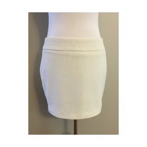 Tildon white textured mini skirt–sz 2