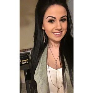 Meet your Posher, Christina