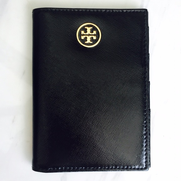 Tory Burch Robinson Passport Holder- Patent Black