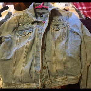 CHAPS  detailed denim jacket!