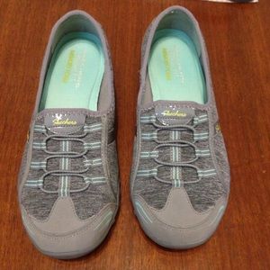Sketchers Relaxed Fit Memory Foam Sneaker