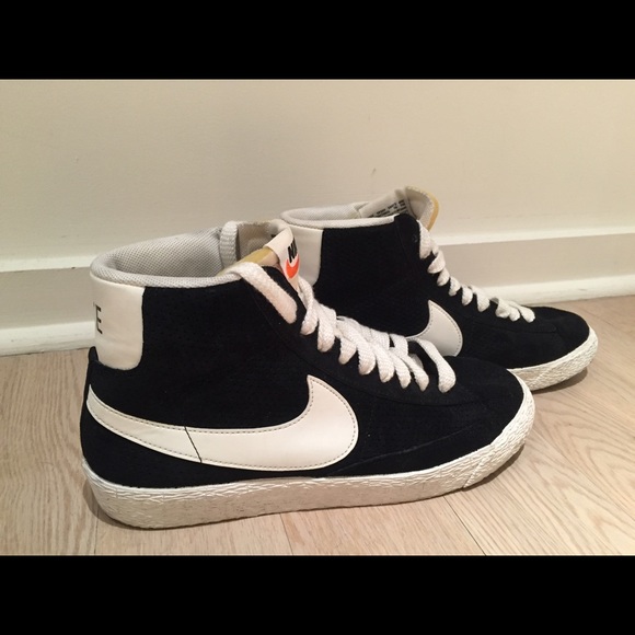 Women's Nike Blazer, black and white, sz 8