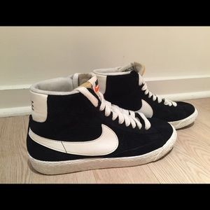 Women's Nike Blazer, black and white, sz 8
