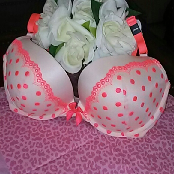 💖 HOLD FOR SHANNON  💖 NWT Victoria's Secret bra