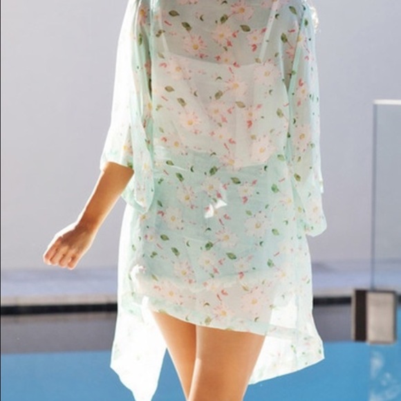 🌷SALE TODAY ONLY☀️The perfect summer Cardigan🌷 - Picture 3 of 3