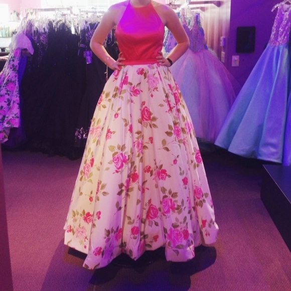 2016 Sherri Hill