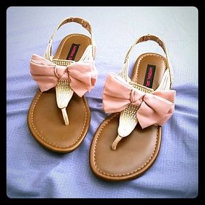 Material girl bow flip flops!