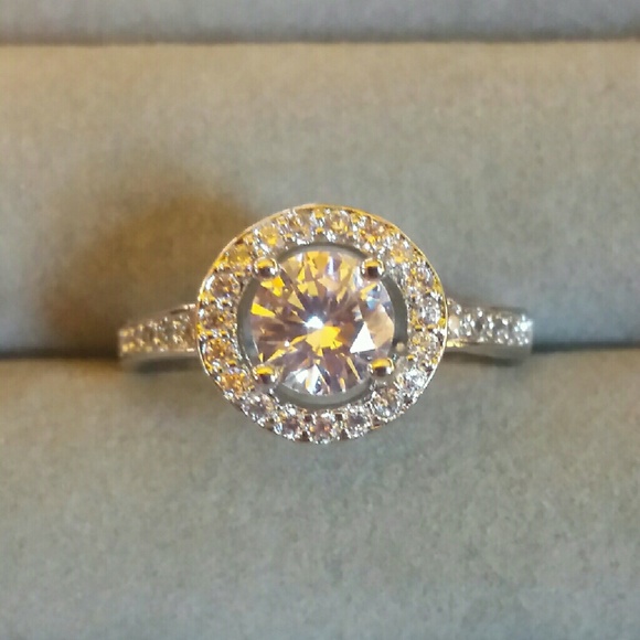Round cut CZ ring