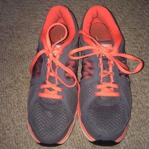 Womens Nike tennis shoes