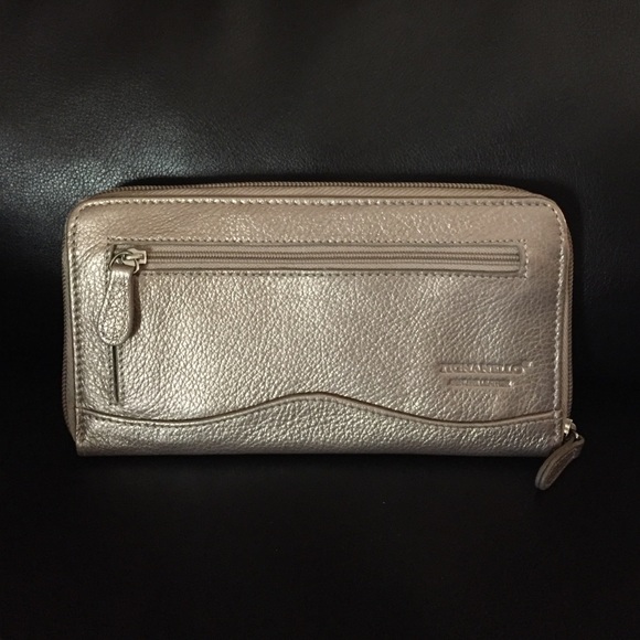 NWOT Tignanello Wallet