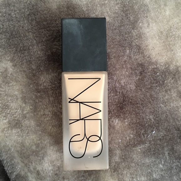 NARS ALL DAY LUMINOUS WEIGHTLESS FOUNDATION