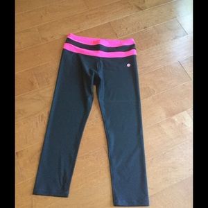 Vogo Black and pink Capri workout