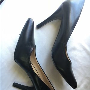 ✨Sold!✨ Black Leather pointy toe pumps!
