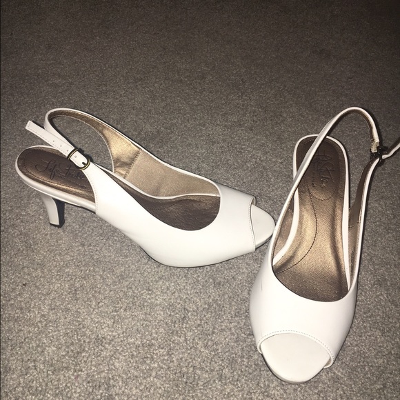 Heels - Picture 2 of 3