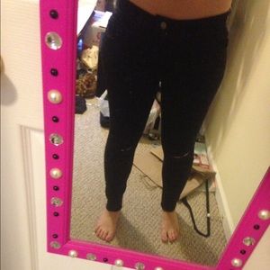 Black ripped skinnies