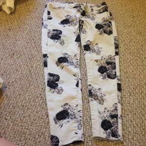 AE floral skinnies