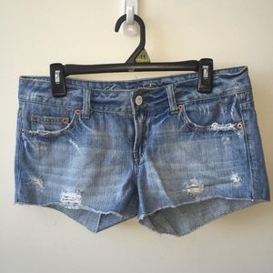 American Eagle💙distressed shorts 💙