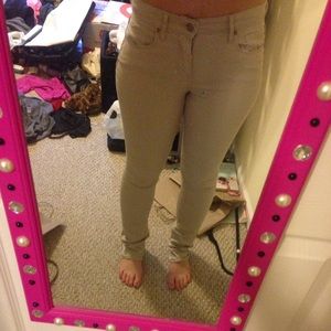 Khaki colored skinny jeans