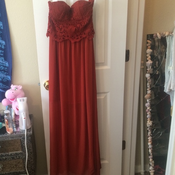 A long maxi dress - Picture 2 of 4