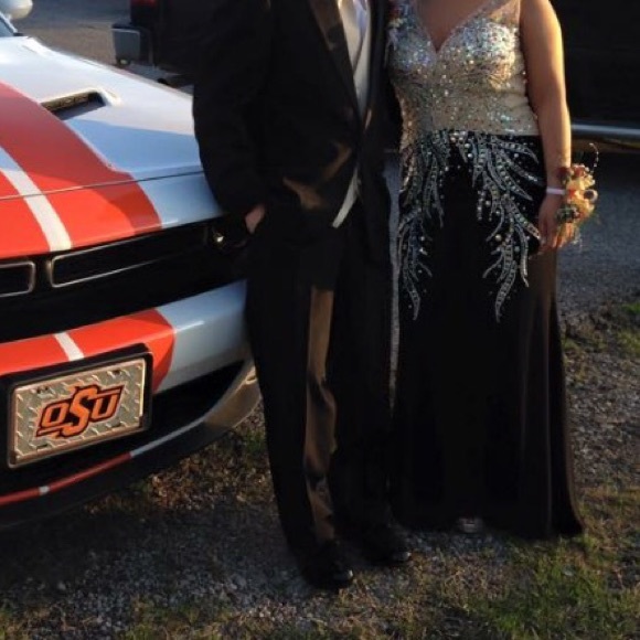 Prom dress wore once for maybe an hour to two hour - Picture 3 of 4