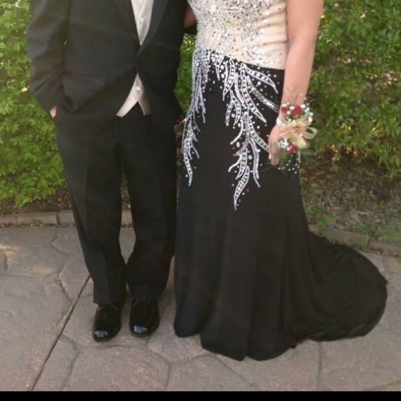 Prom dress wore once for maybe an hour to two hour - Picture 4 of 4