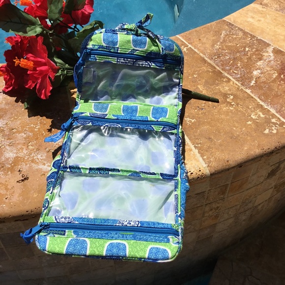 CLOSET CLOSED FOR SUMMER - Picture 3 of 4