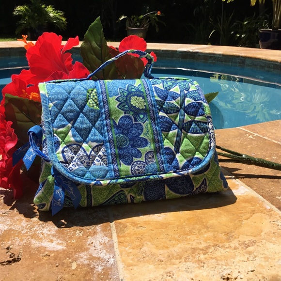 CLOSET CLOSED FOR SUMMER - Picture 4 of 4