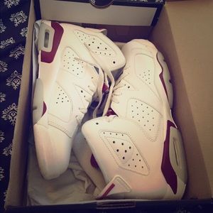 Air Jordan retro 6 maroon *ONLY WORN ONCE*