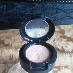 MAC {LE} EYESHADOW "WISHFUL"