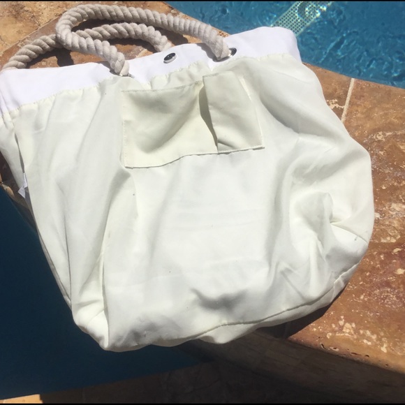 CLOSET CLOSED FOR SUMMER - Picture 4 of 4