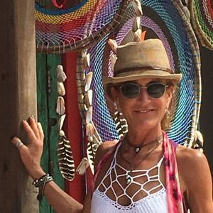 Meet your Posher, Laurie