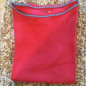 Like New 3 Dot boat neck top w:blue stitching neck