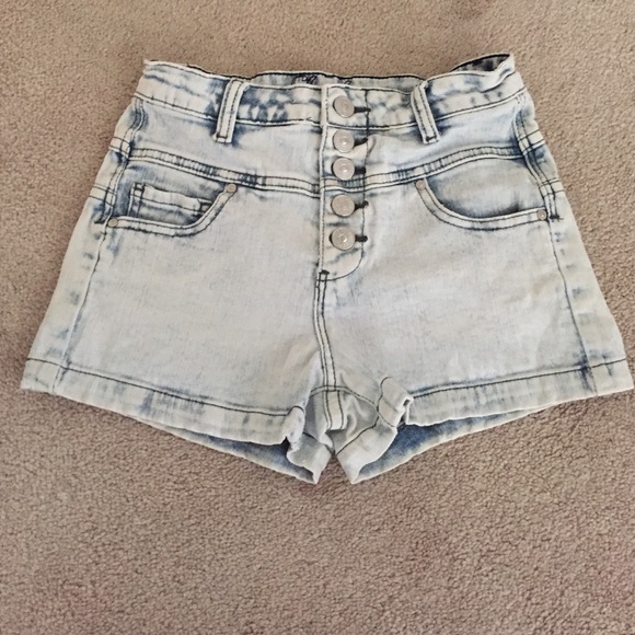 deLiAs button up high wasted shorts