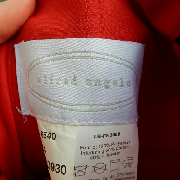 Red satin gown with yellow sash prom or bridesmaid - Picture 3 of 4