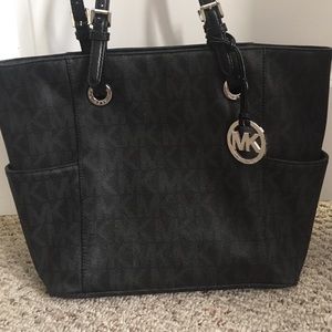Micheal Kors purse