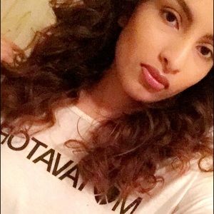 Meet your Posher, Priscila